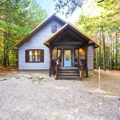 Shear Comfort|Farmhouse Style|Honeymoon Cabin