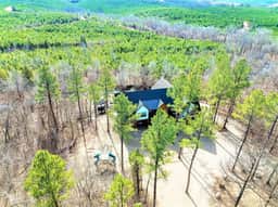Castle Black - Secluded|Creekside|8 BD/8.5 Bath