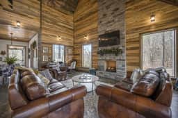 Castle Black - Secluded|Creekside|8 BD/8.5 Bath