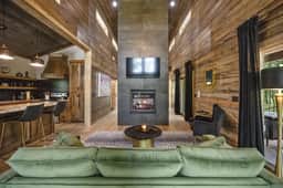 KickBack|Brand New|Studio Style|Romantic