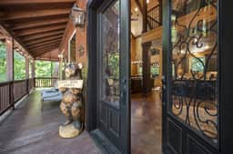 Smoky Bear|on a Creek|Jacuzzi Tub|Indoor Fireplace