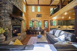 Smoky Bear|on a Creek|Jacuzzi Tub|Indoor Fireplace
