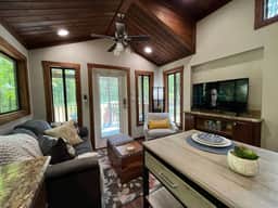 Snuggle Up-Swimming Pool & Clubhouse - Tiny House