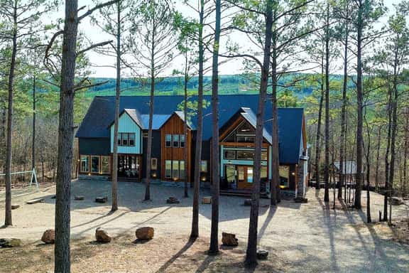 Castle Black - Secluded|Creekside|8 BD/8.5 Bath - Image 1