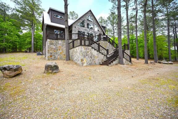 Pine View Paradise|Luxury|Sleeps 19 - Image 1