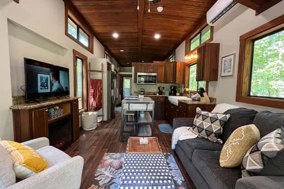 Snuggle Up-Swimming Pool & Clubhouse - Tiny House - Image 1