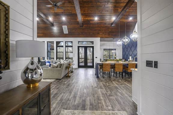 Brand New! APs Landing|Sleeps 15
