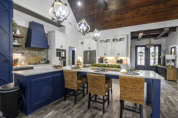 Brand New! APs Landing|Sleeps 15