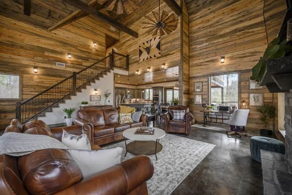 Castle Black - Secluded|Creekside|8 BD/8.5 Bath
