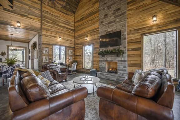 Castle Black - Secluded|Creekside|8 BD/8.5 Bath