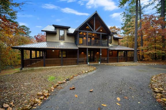 Inglebrook Lodge|Creekside|Wrap Around Porch