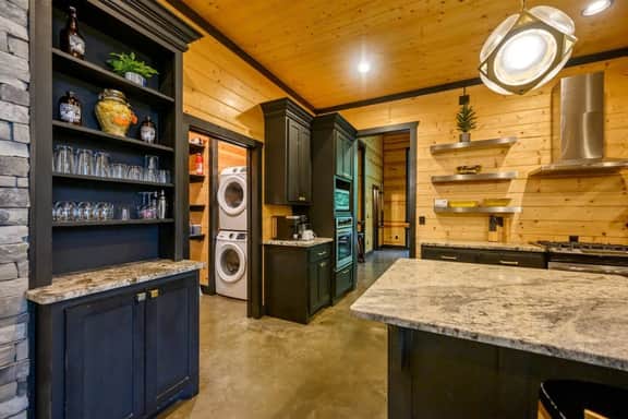 Off The Hook|Luxury|Sleeps 21