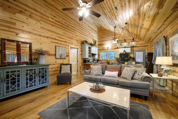 Shear Comfort|Farmhouse Style|Honeymoon Cabin