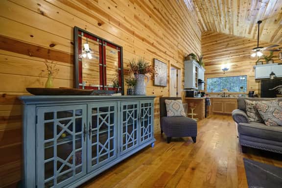 Shear Comfort|Farmhouse Style|Honeymoon Cabin