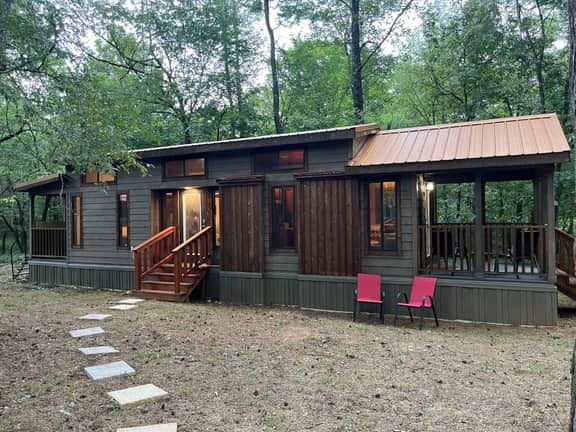 Snuggle Up-Swimming Pool & Clubhouse - Tiny House