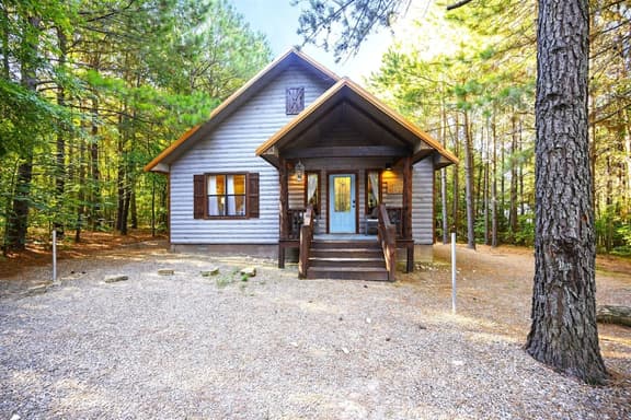 Shear Comfort|Farmhouse Style|Honeymoon Cabin