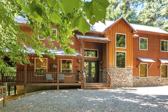 Smoky Bear|on a Creek|Jacuzzi Tub|Indoor Fireplace