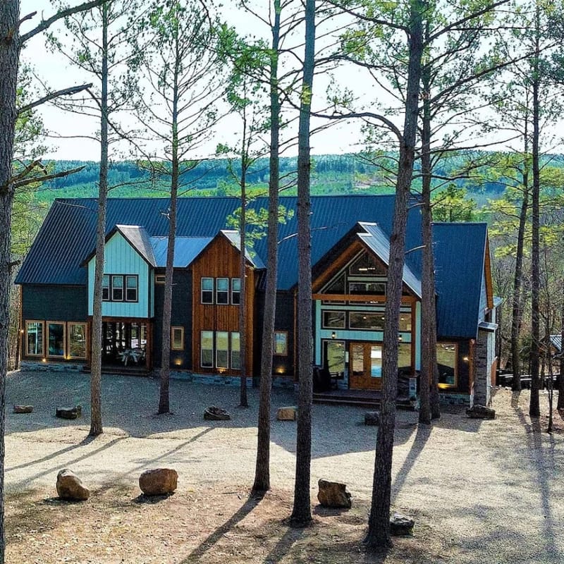 Castle Black - Secluded|Creekside|8 BD/8.5 Bath